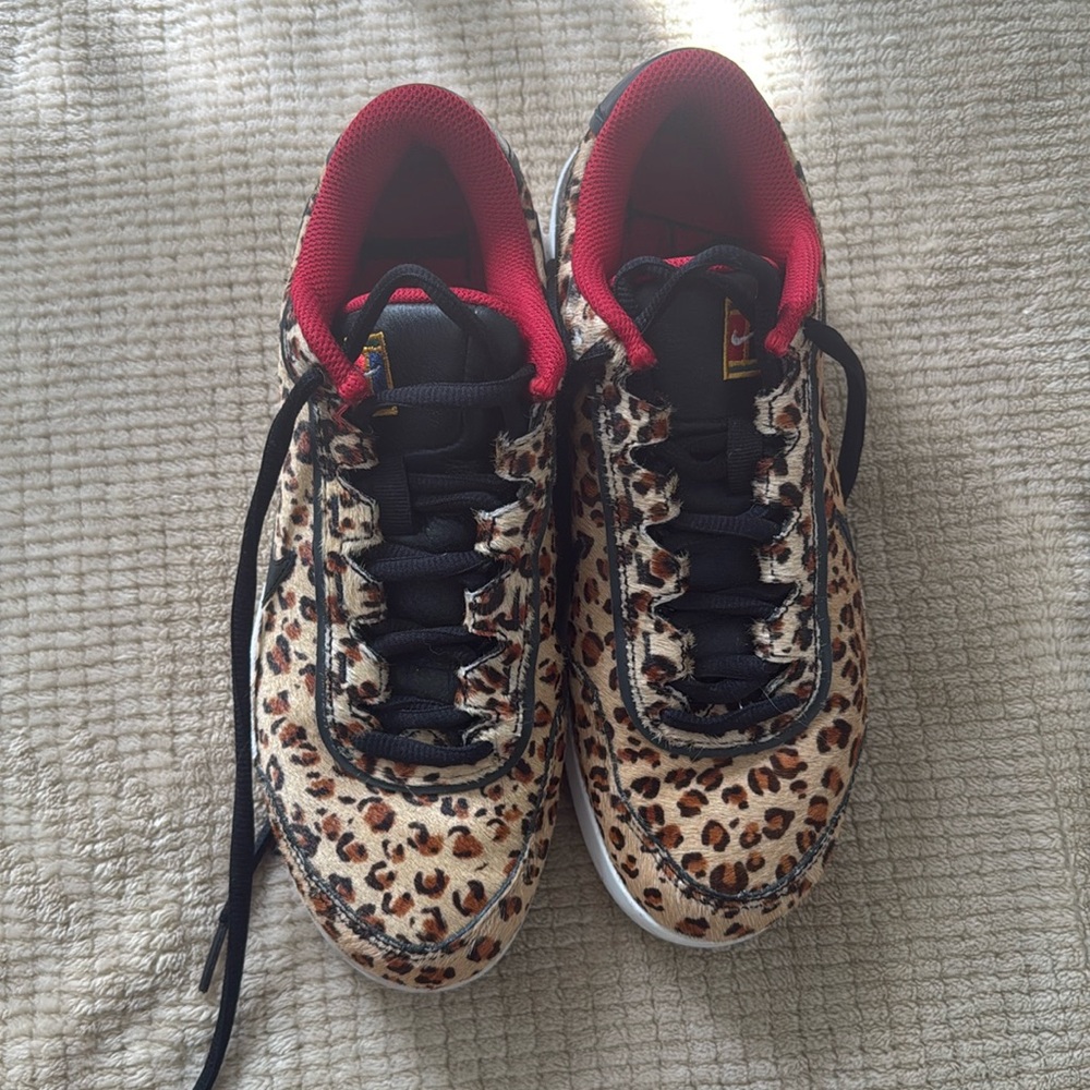 Nike tennis sneakers